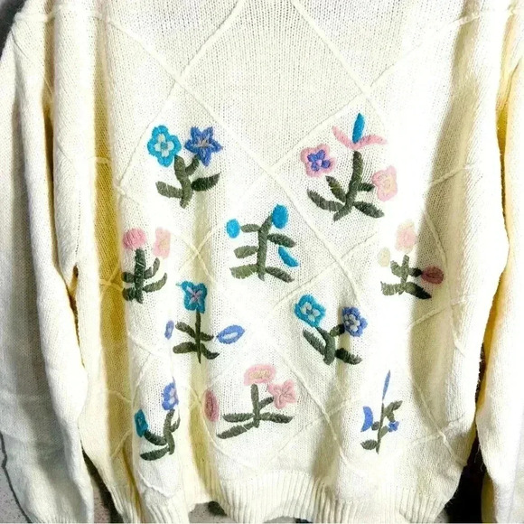 ALFRED DUNNER WOMENS WHITE GRAMMA CORE CHURCH FLOWER EMBROIDERY SIZE 42 SWEATER - Picture 2 of 5